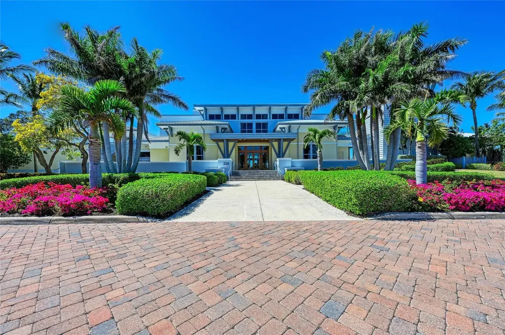 392 Aruba Circle Bradenton FL 34209
