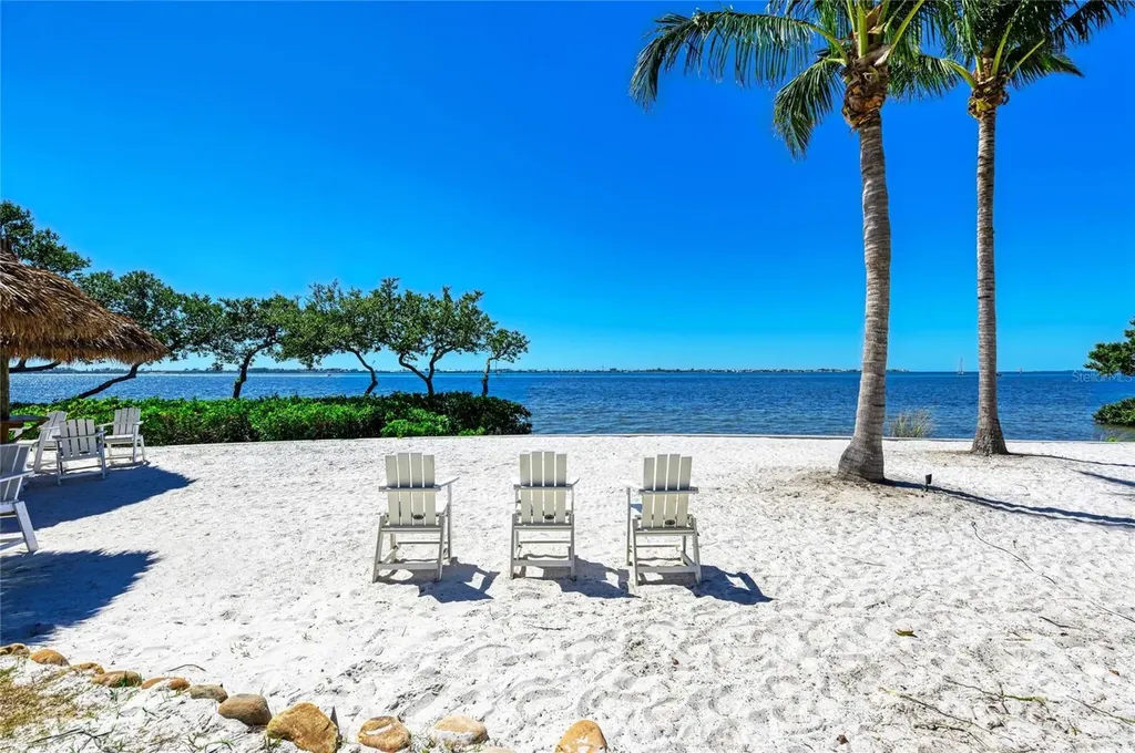 392 Aruba Circle Bradenton FL 34209
