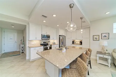 392 Aruba Circle Bradenton FL 34209