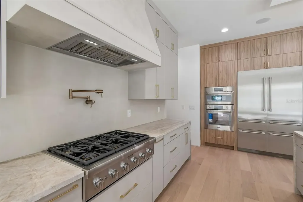 206 S Treasure Drive Tampa FL 33609