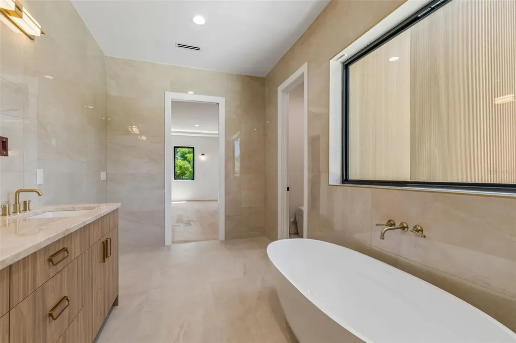 206 S Treasure Drive Tampa FL 33609