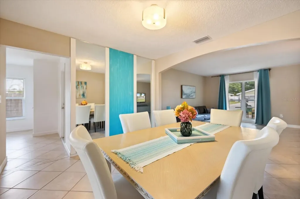 818 Plum Tree Lane Sarasota FL 34243