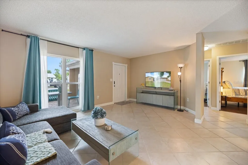818 Plum Tree Lane Sarasota FL 34243