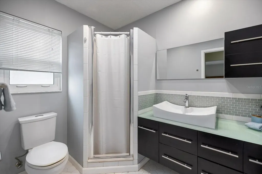 818 Plum Tree Lane Sarasota FL 34243