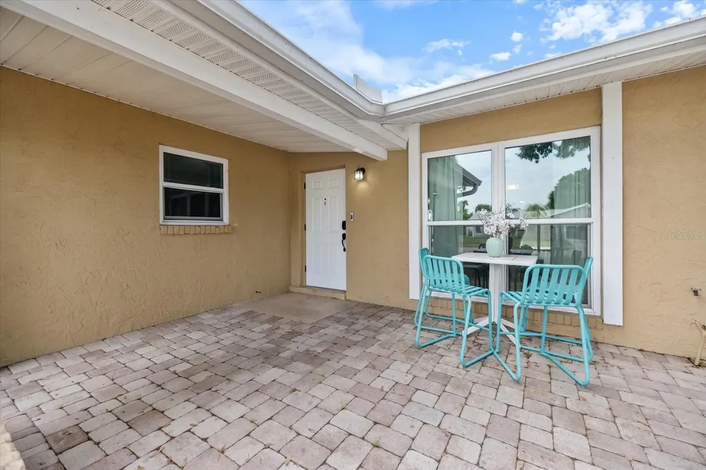 818 Plum Tree Lane Sarasota FL 34243