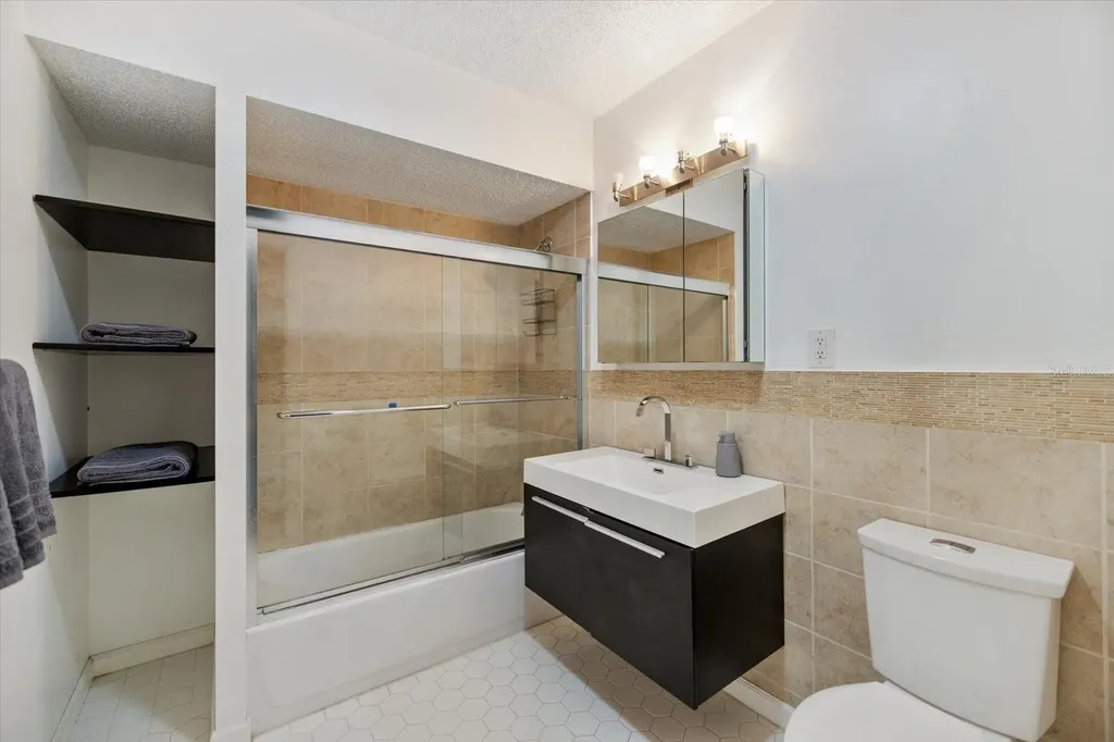 818 Plum Tree Lane Sarasota FL 34243