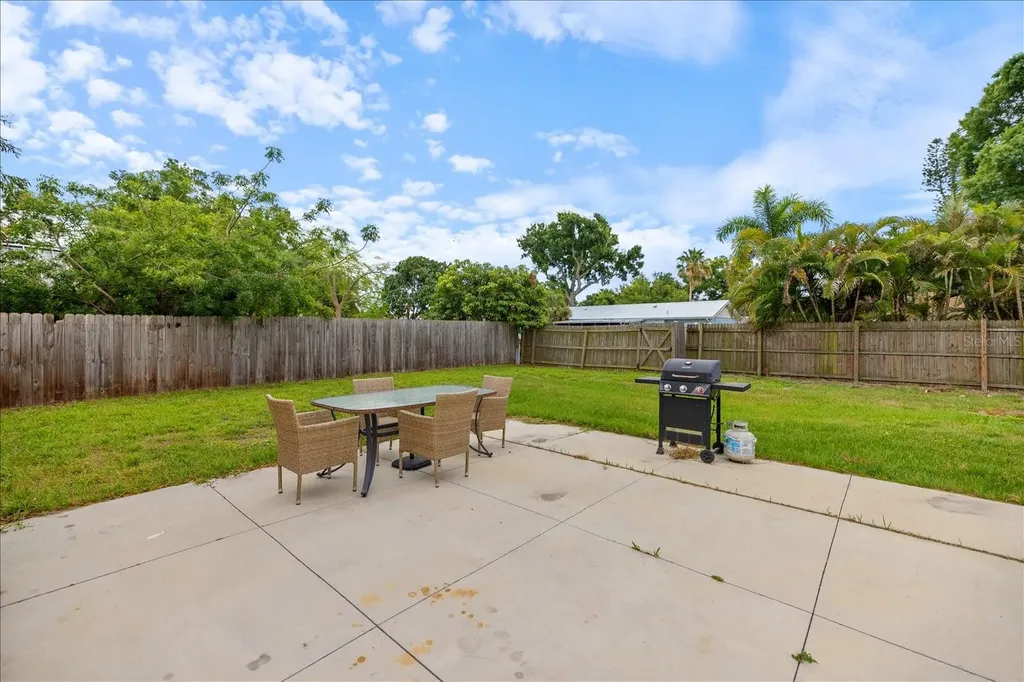 818 Plum Tree Lane Sarasota FL 34243