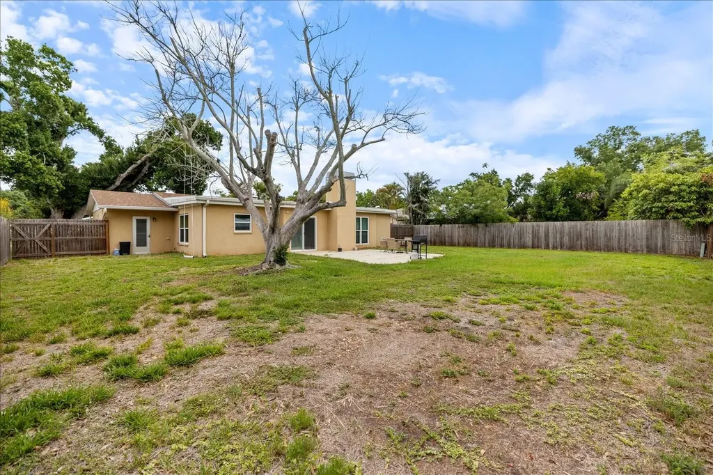 818 Plum Tree Lane Sarasota FL 34243