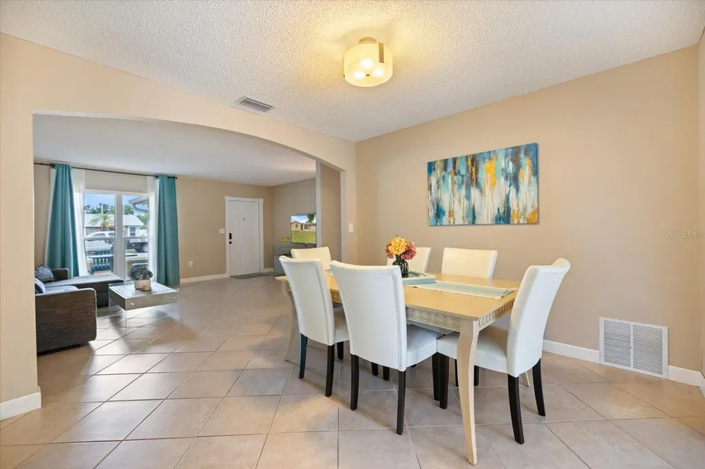 818 Plum Tree Lane Sarasota FL 34243