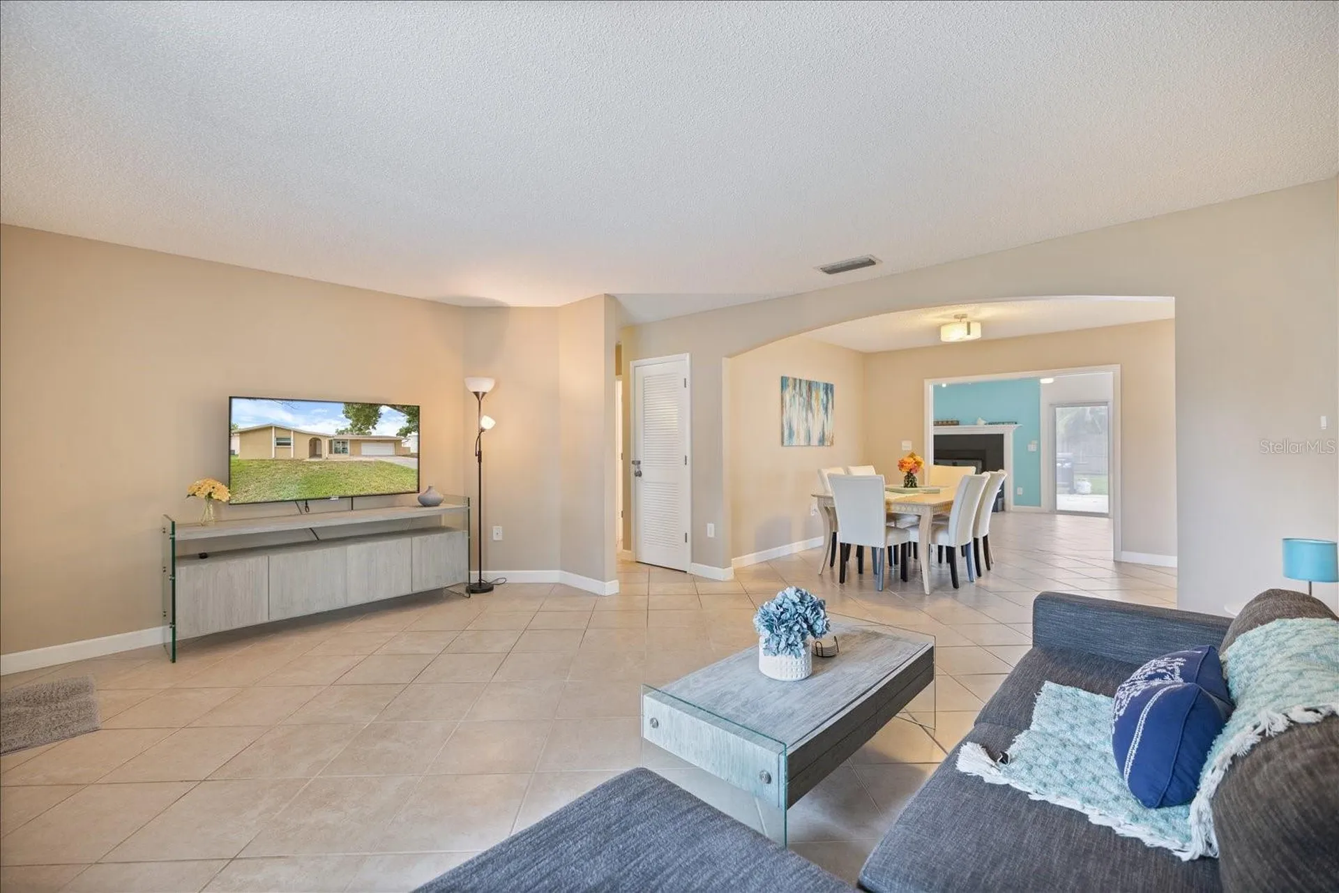 818 Plum Tree Lane Sarasota FL 34243