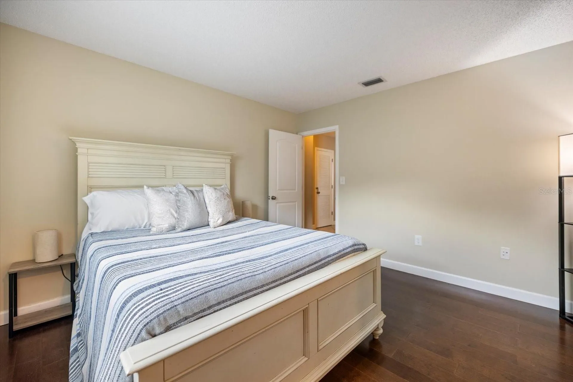 818 Plum Tree Lane Sarasota FL 34243