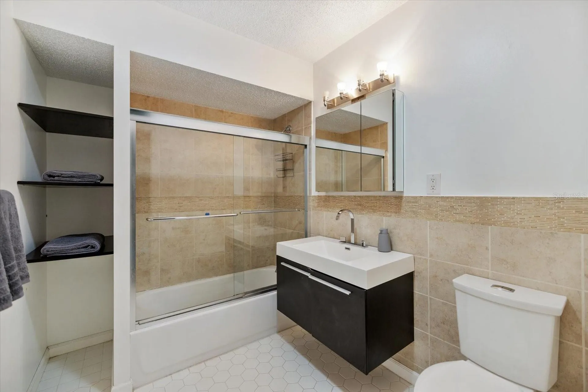 818 Plum Tree Lane Sarasota FL 34243