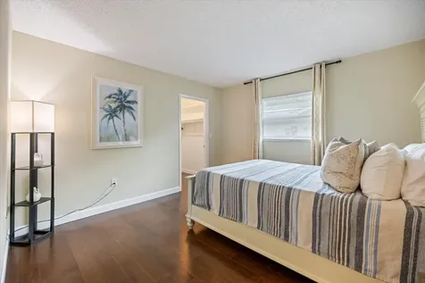 818 Plum Tree Lane Sarasota FL 34243