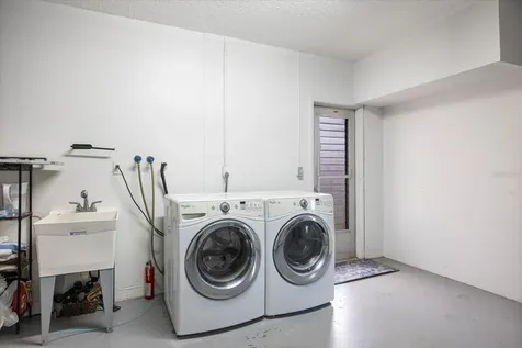 818 Plum Tree Lane Sarasota FL 34243