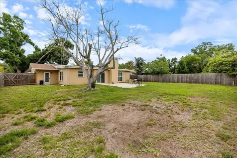 818 Plum Tree Lane Sarasota FL 34243