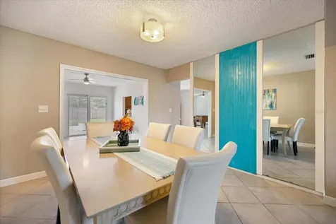 818 Plum Tree Lane Sarasota FL 34243