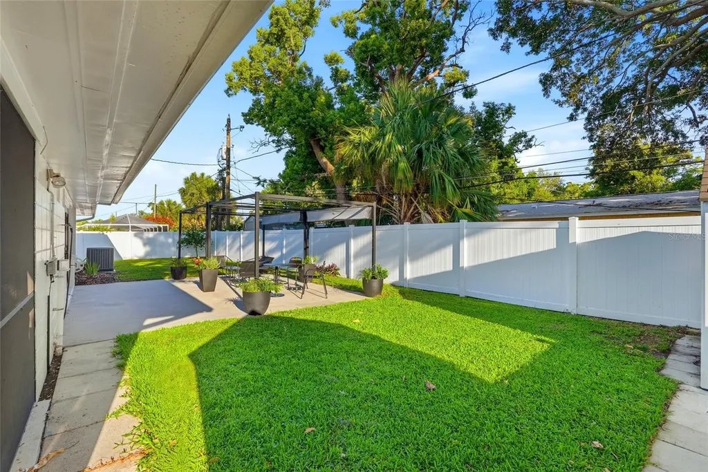 6900 10th Avenue N St Petersburg FL 33710