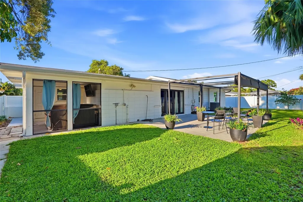 6900 10th Avenue N St Petersburg FL 33710