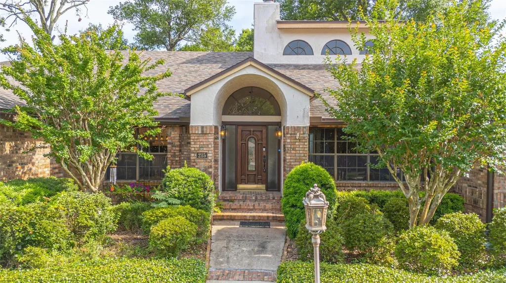 215 Sovereign Court Altamonte Springs FL 32701
