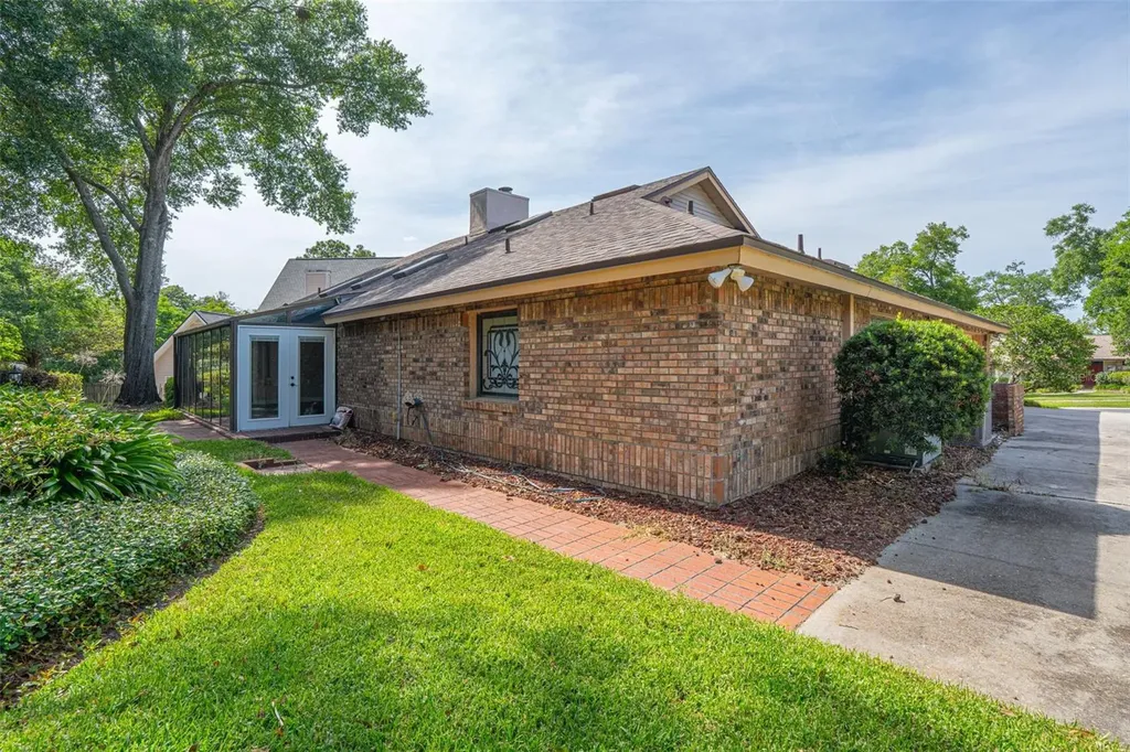 215 Sovereign Court Altamonte Springs FL 32701