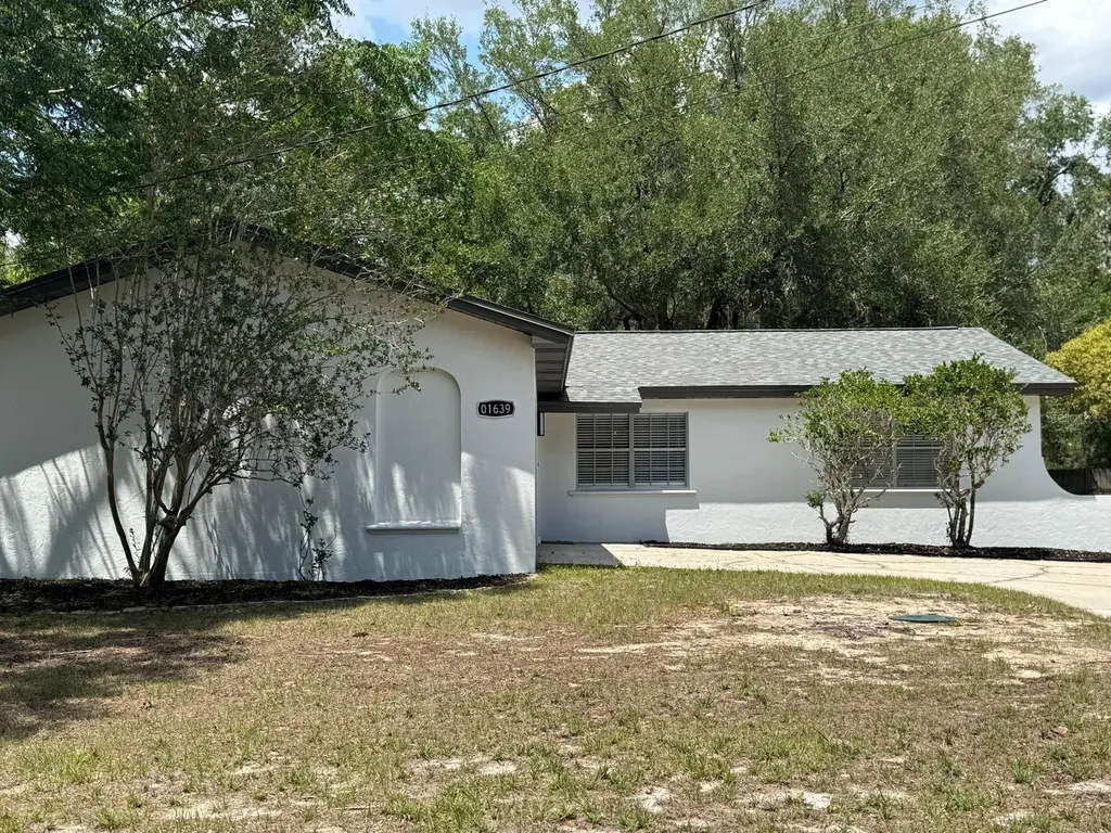 1639 Spring Lake Road Fruitland Park FL 34731