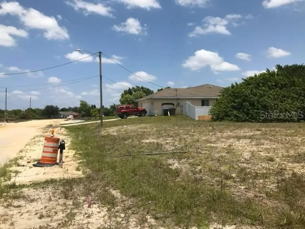 215 SW 9th Place Cape Coral FL 33991