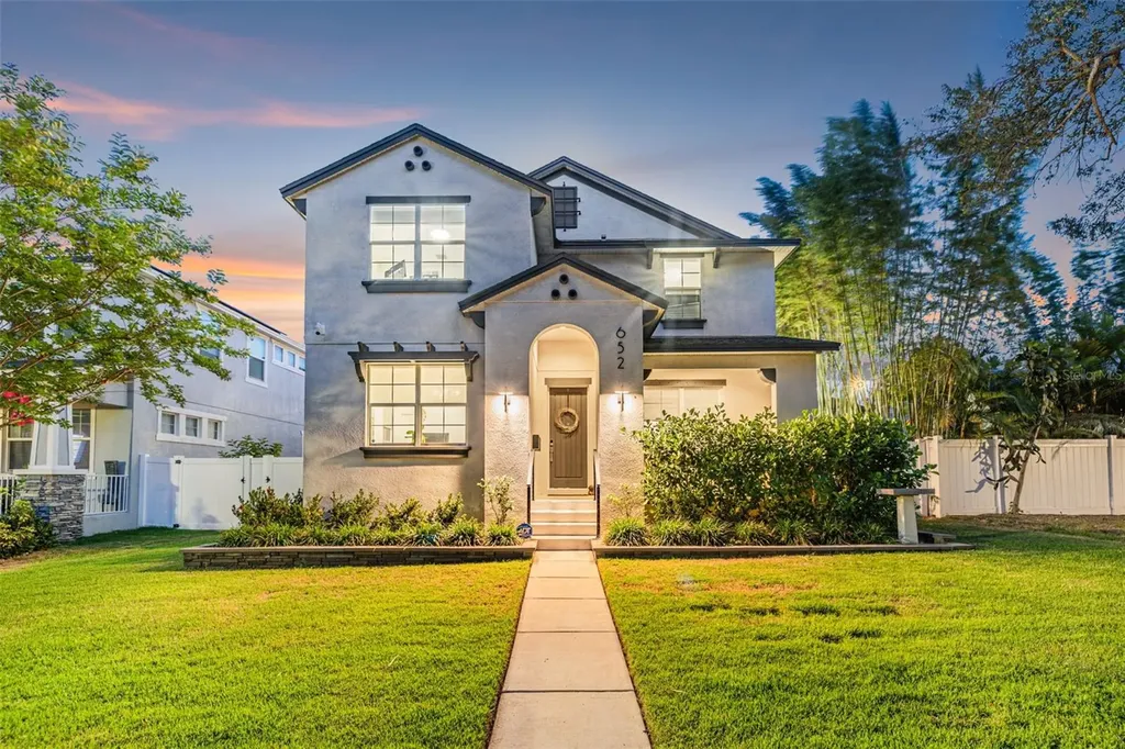 652 10th Avenue S St Petersburg FL 33701