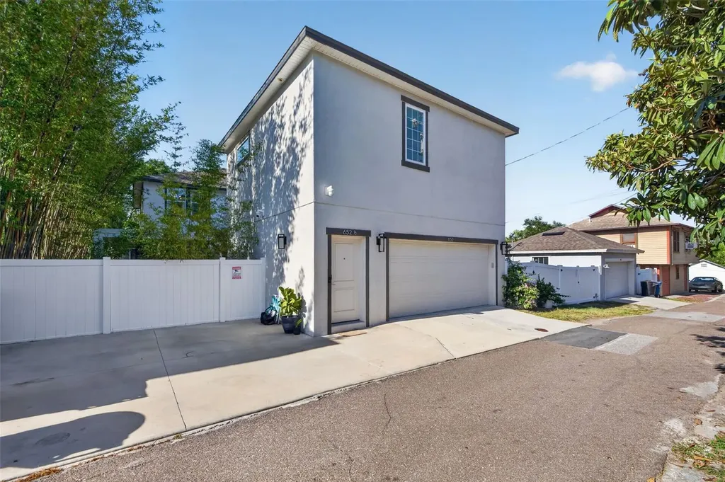652 10th Avenue S St Petersburg FL 33701