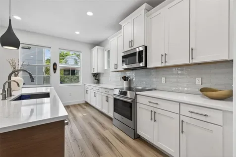 652 10th Avenue S St Petersburg FL 33701