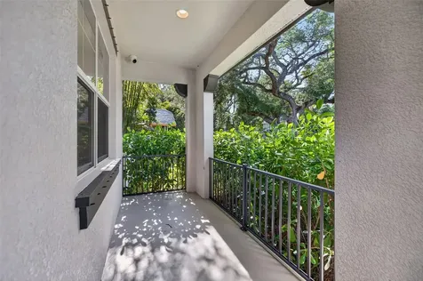 652 10th Avenue S St Petersburg FL 33701