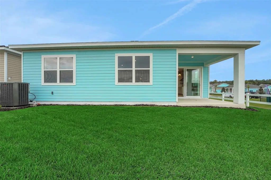 1001 Fiesta Key Circle Lady Lake FL 32159