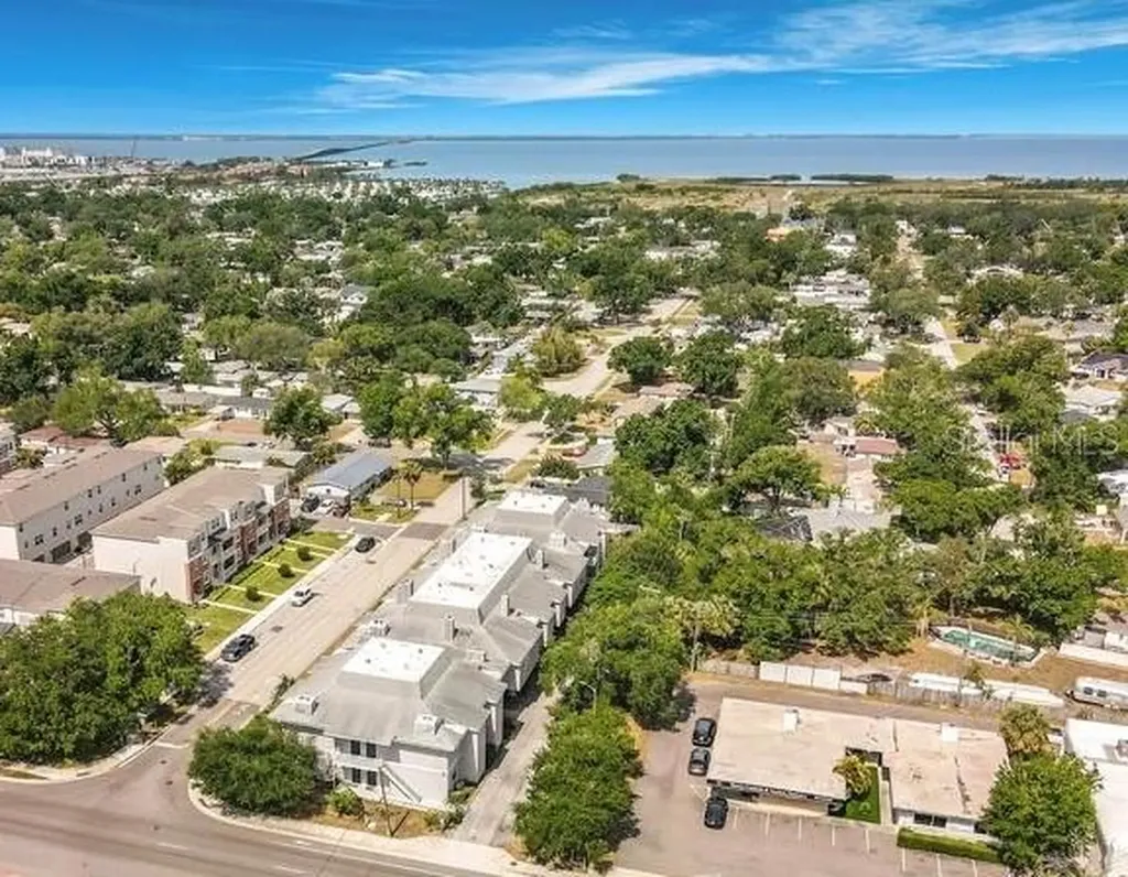 4405 W Fair Oaks Avenue Tampa FL 33611