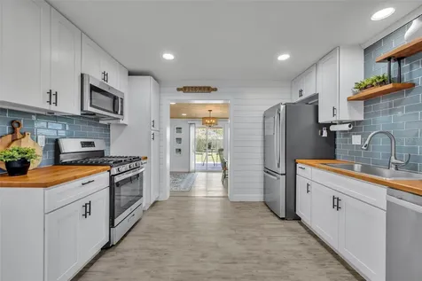 702 Eleanore Avenue New Smyrna Beach FL 32168