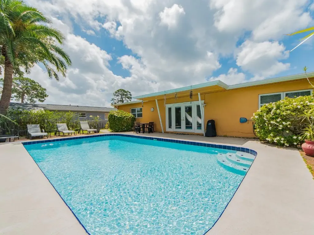 12435 Monarch Circle Seminole FL 33772