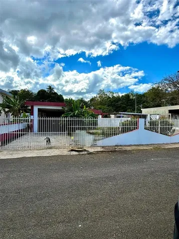 507 Vicenta Arroyo Manati PR 00674