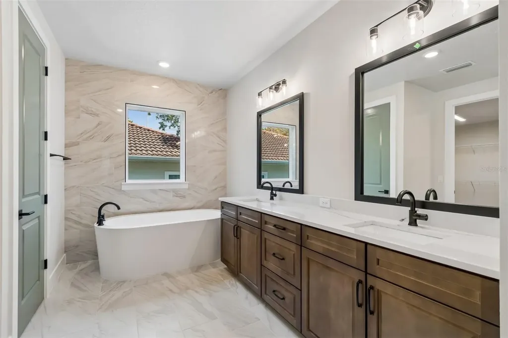 4718 W Kensington Circle Tampa FL 33629