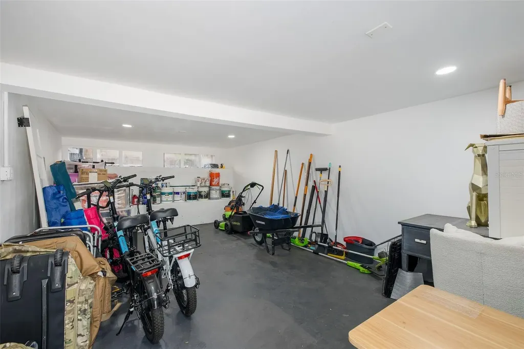909 E Crenshaw Street Tampa FL 33604