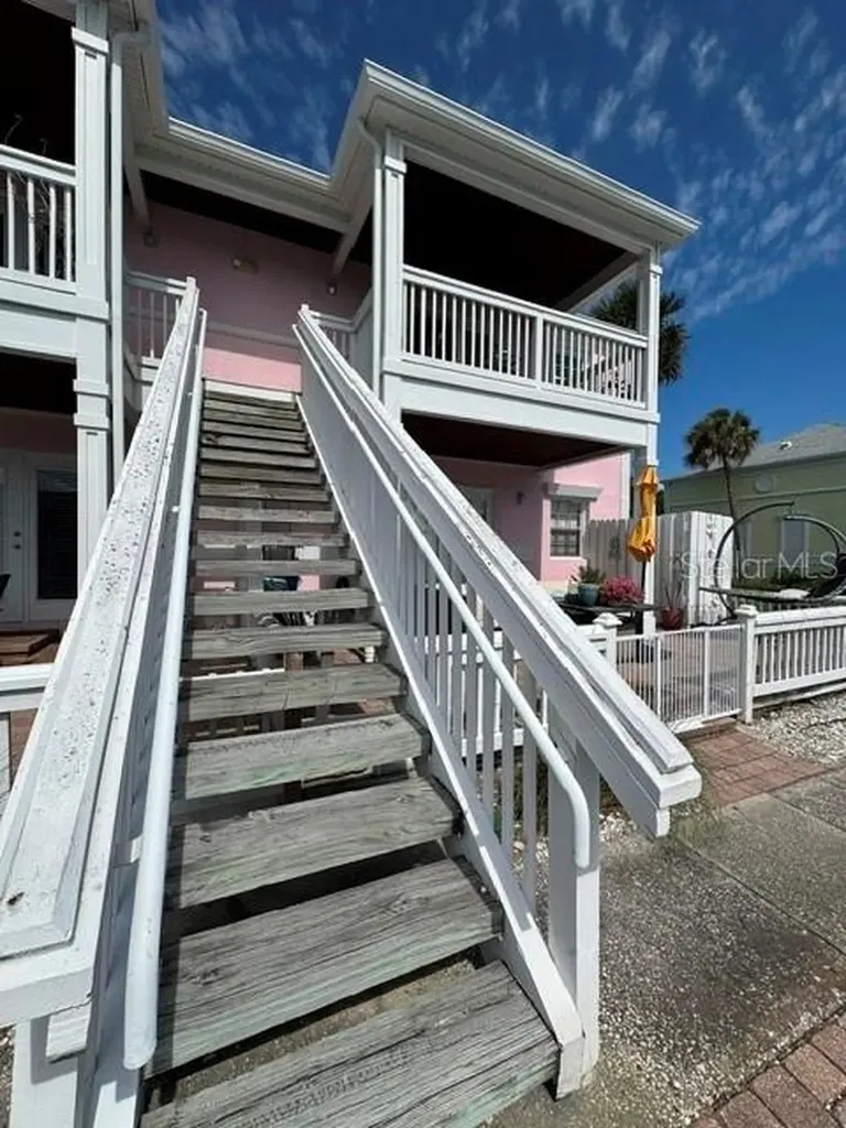 5156 Beach Drive SE St Petersburg FL 33705