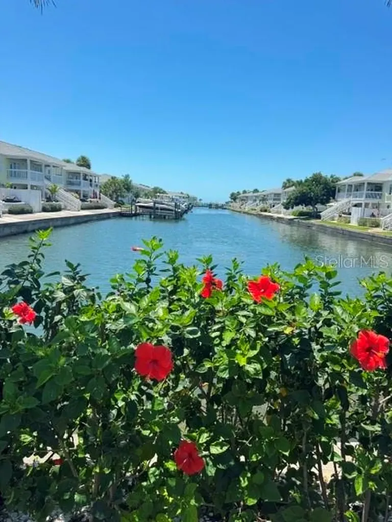 5156 Beach Drive SE St Petersburg FL 33705