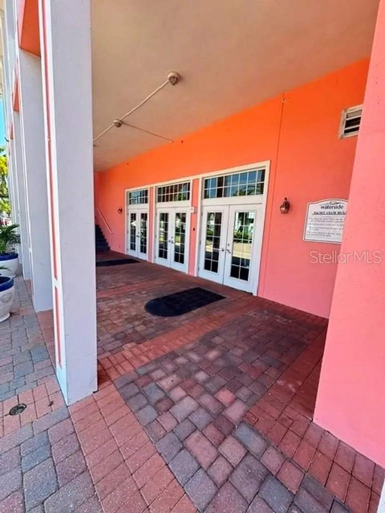 5156 Beach Drive SE St Petersburg FL 33705