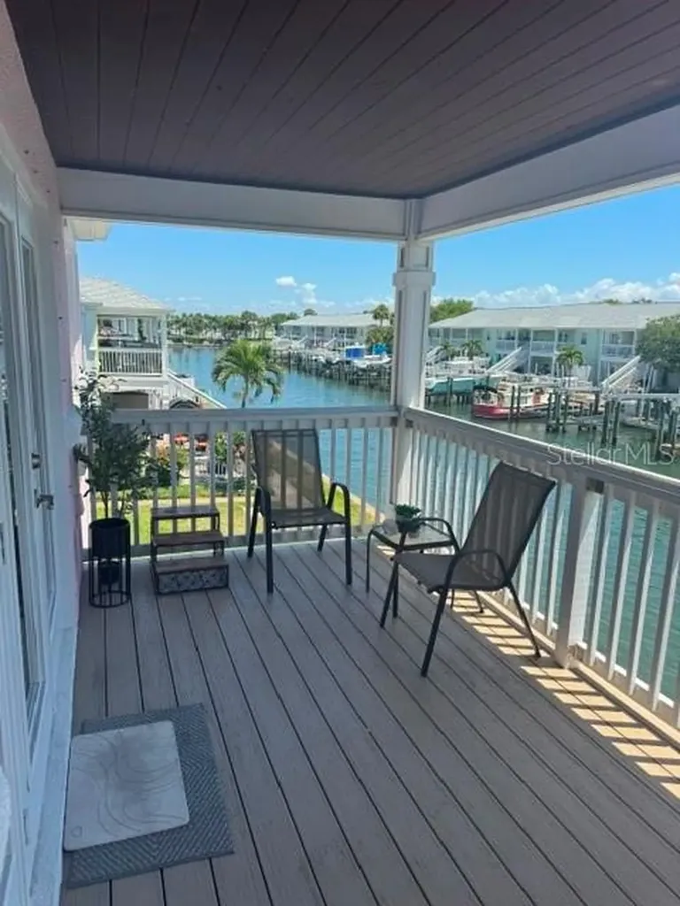 5156 Beach Drive SE St Petersburg FL 33705