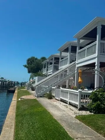 5156 Beach Drive SE St Petersburg FL 33705