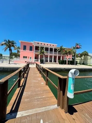5156 Beach Drive SE St Petersburg FL 33705