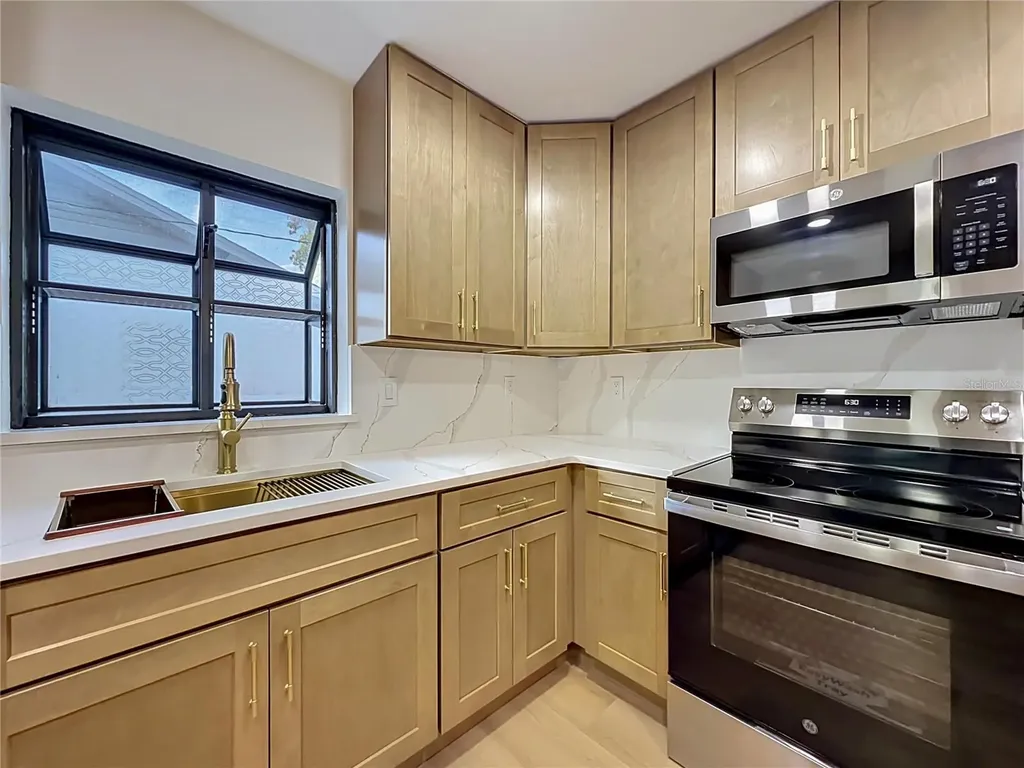 2105 Shaffer Place Orlando FL 32806