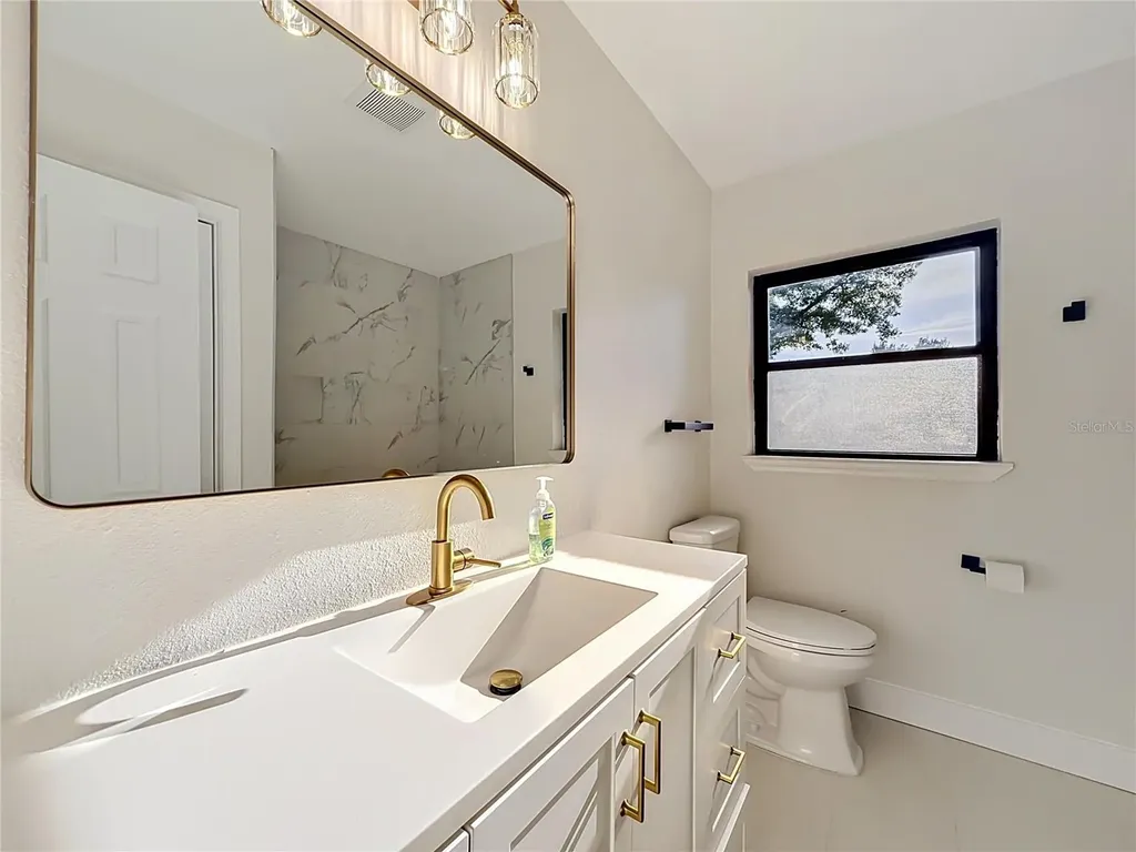 2105 Shaffer Place Orlando FL 32806
