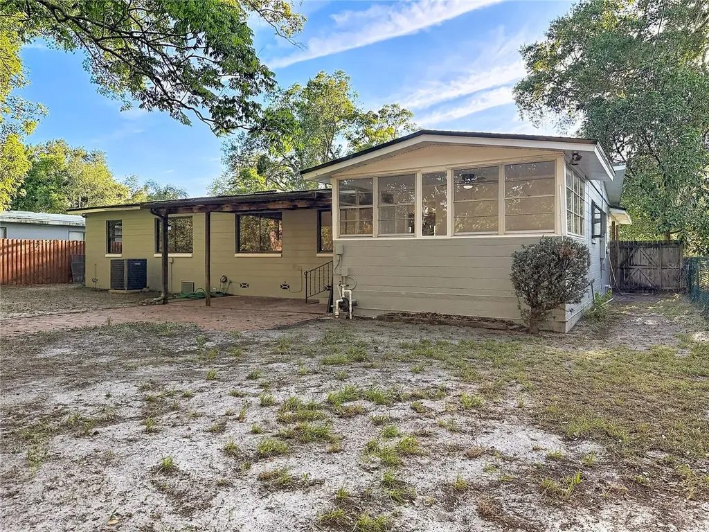 2105 Shaffer Place Orlando FL 32806
