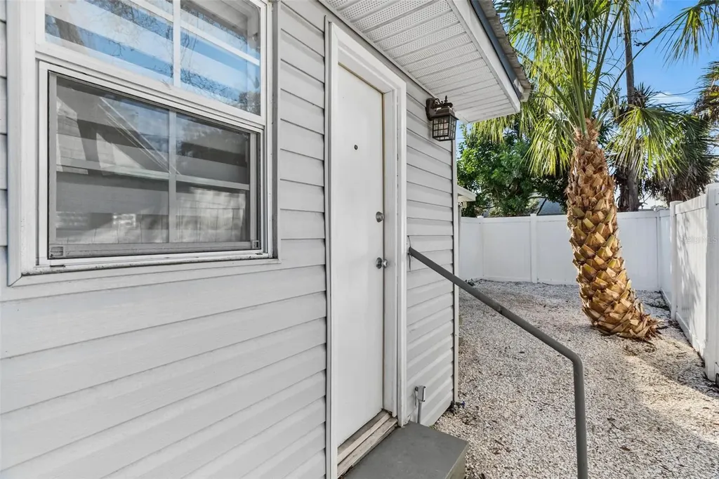 7799 46th Avenue N St Petersburg FL 33709