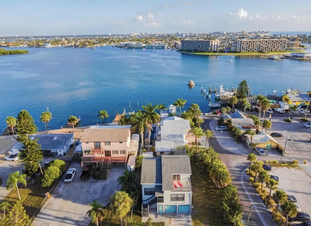 7799 46th Avenue N St Petersburg FL 33709
