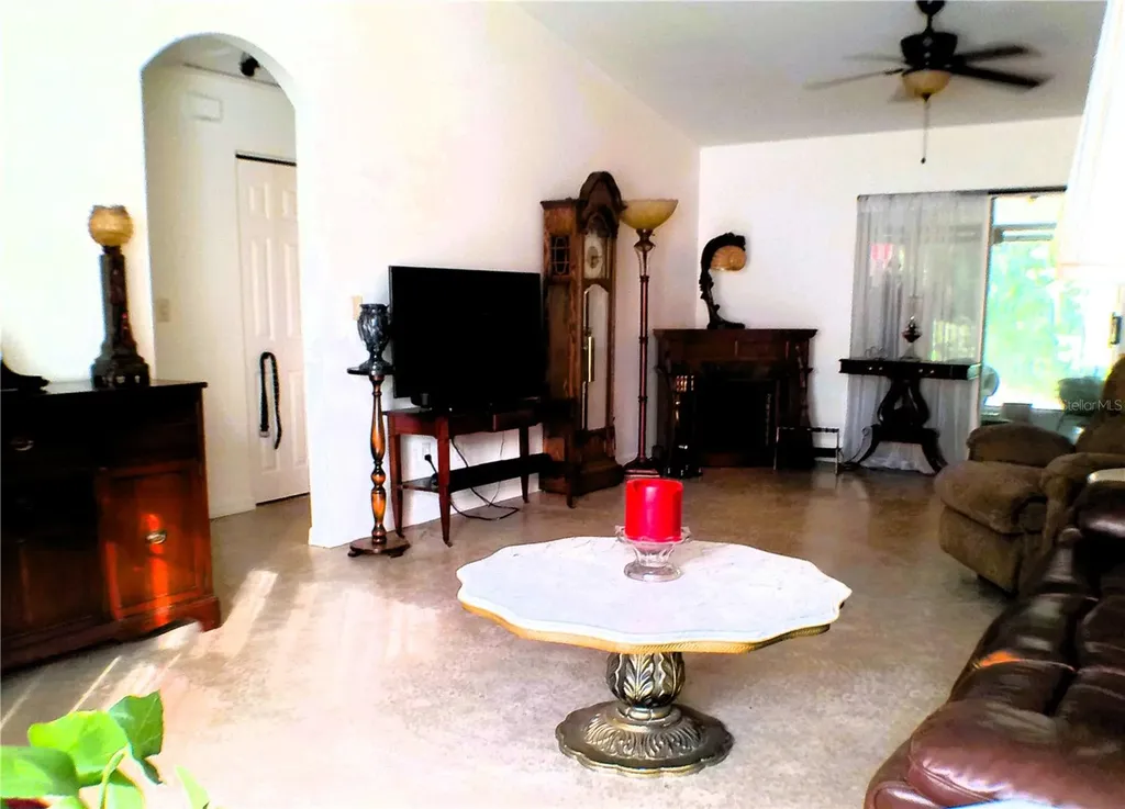 10 Sequoia Drive Trace Ocklawaha FL 32179