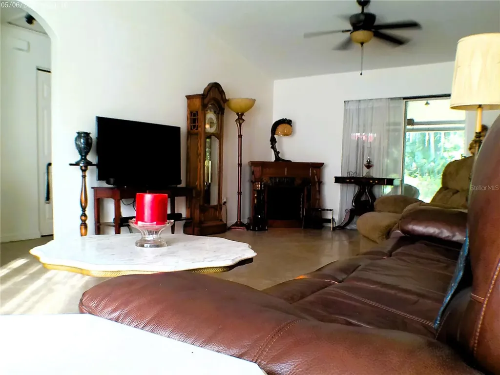 10 Sequoia Drive Trace Ocklawaha FL 32179